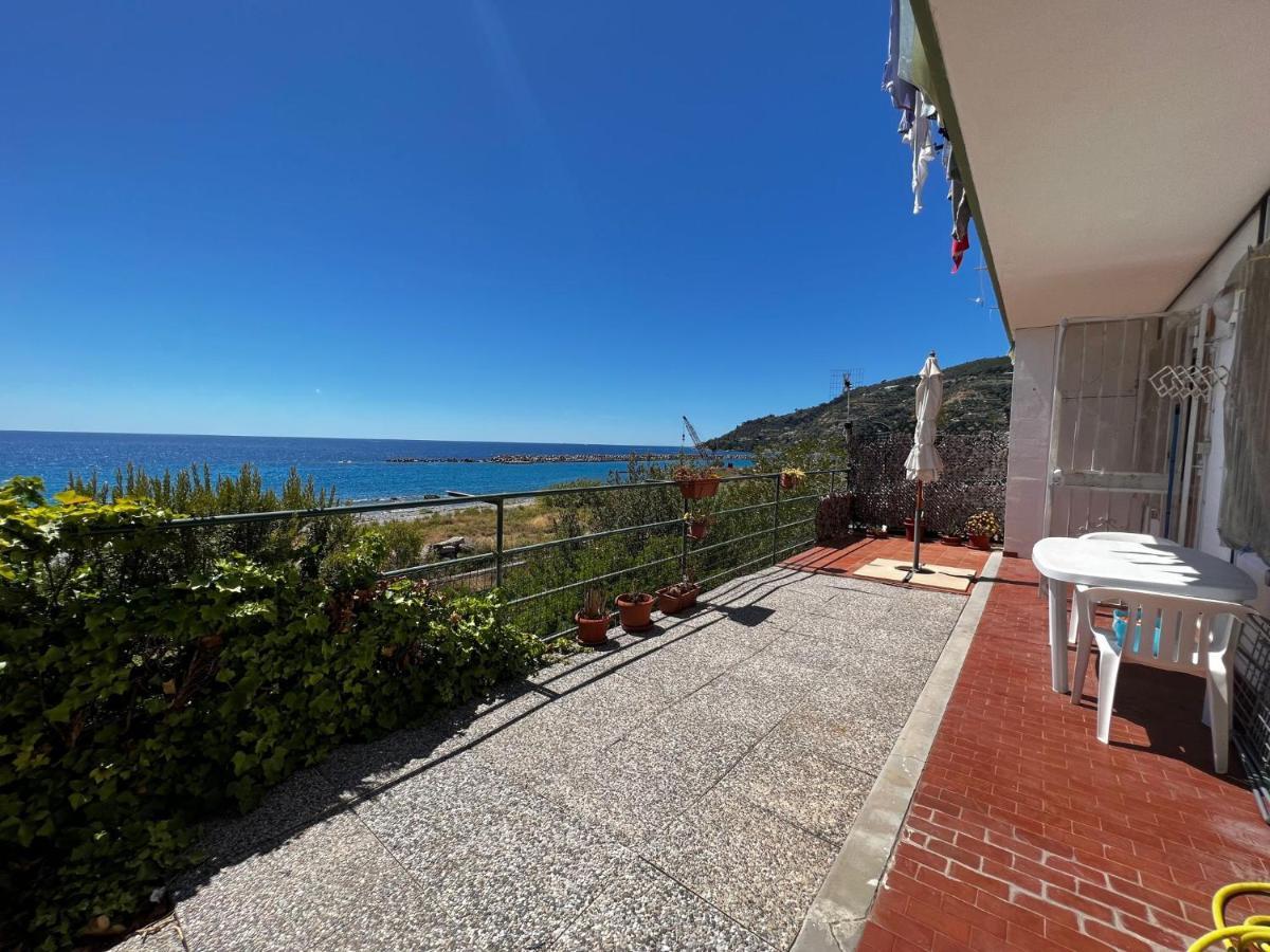 Suite A 2 Passi Dalla Spiaggia - Ospedaletti Eksteriør billede